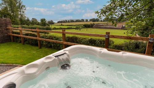 Wallhope Retreat - Photo 3, Garden view