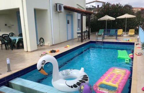 Breathtaking sea and Mountain views with Private pool, Peace full relaxing Villa with WiFi near Shops and Restaurants - Photo 1