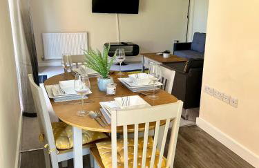 Spacious 2-bedroom house with free parking - Foto 1