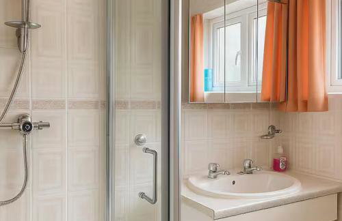 Elegant & Cozy 3 Bed End Terraced Stay - Foto 16