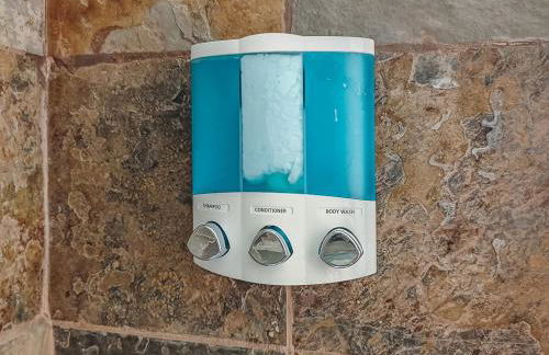 Quiet Plaza Two bedroom 2 Bathroom - Photo 13