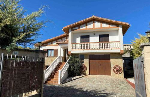 Maravillosa casa con piscina en un pueblo único, Artajona - Navarra - Foto 2