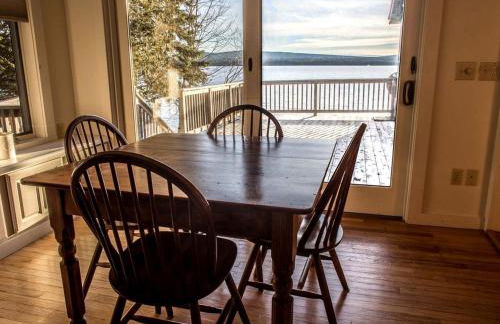 Gorgeous Cottage Rental on Banks of Rangeley Lake in Rangeley, Maine - Foto 7