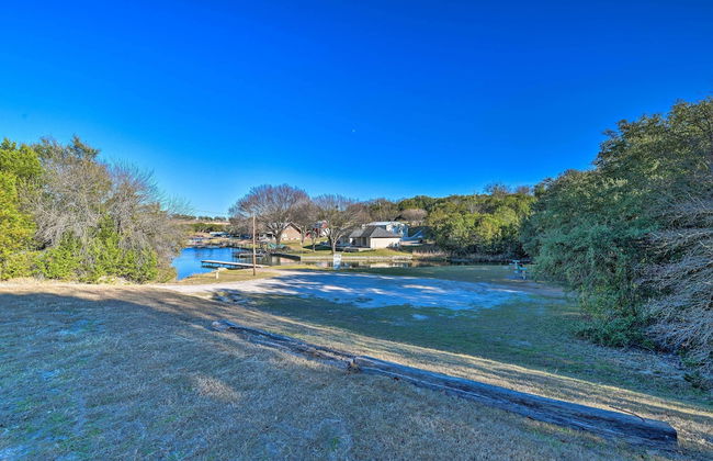 Hot Tub and Fire Pit! Cozy Granbury Escape Near Lake - Foto 43