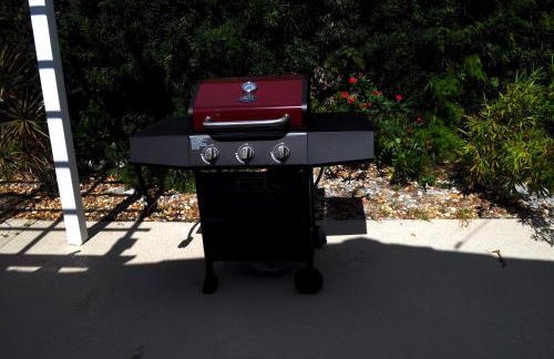 Bike to the beach, walk to restaurants, heated pool, secluded - Foto 11