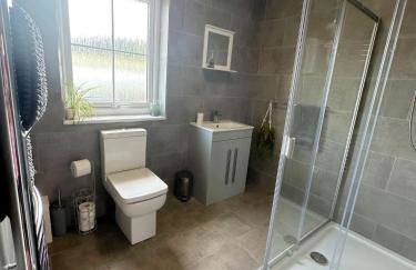 Riverside View - Large, modern 4 bedroom house with hot tub - Foto 7