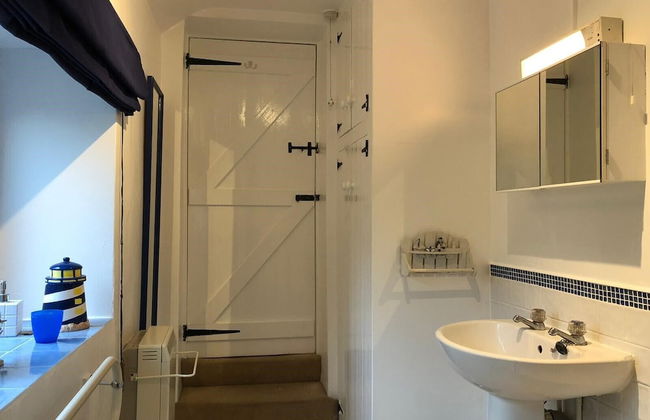 Cottage Sleeps3-fireplace-balcony-garden-mountain - Photo 6