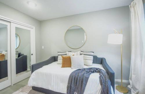 Seattle Charm, near university,3 BR,W&D, fast wifi - Photo 17