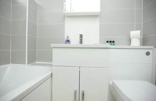 Gainsborough Place By N And N Stays Ltd, Perfect Location for Contractors and Corporate stays, Close to Cardiff Bay Area, Private Parking and fast Wifi - Foto 27