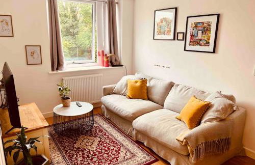 BeeStay - Cosy 1 bed flat in the heart of Cheadle Hulme - Photo 1
