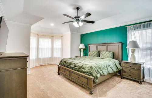 2 Mi to Old Town Spacious Burleson Vacation Home - Foto 13