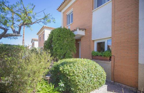 Casa adosada con piscina comunitaria Solo familias no grupos de jovenes - Foto 9