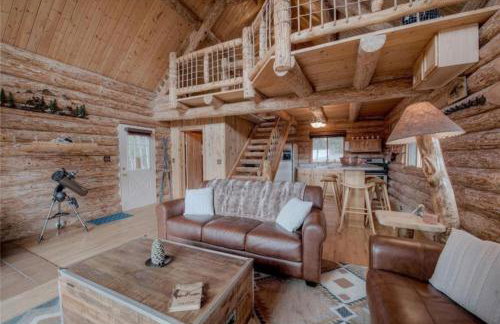 Cozy Log Cabin Loft Hot Tub on 5 wooded acres - Foto 1