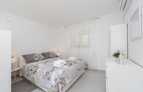 Villa Maslenica - Photo 25