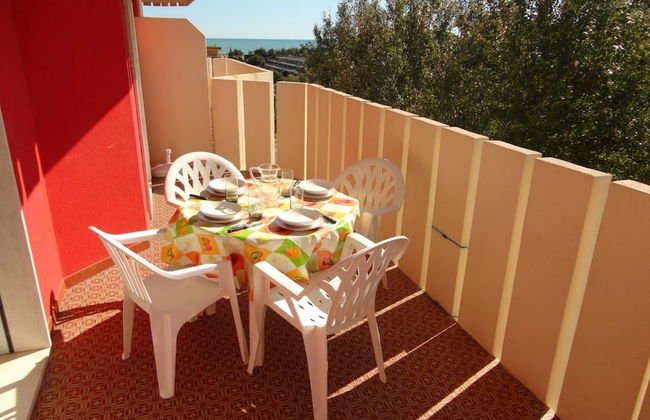 Red Flat With Shared Pool and Private Parking - Foto 1