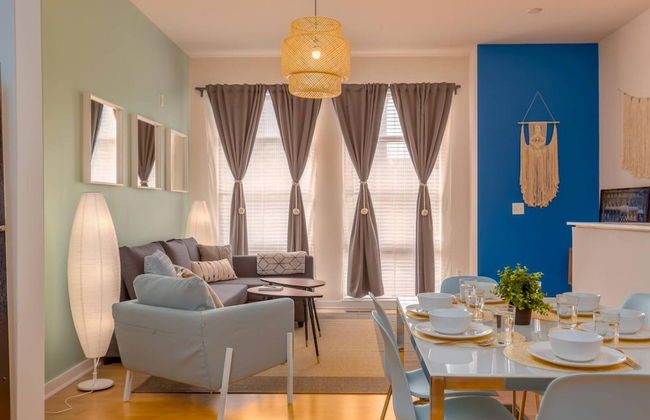 Vibrant 2-Story Apartment with Apple TV - Foto 28