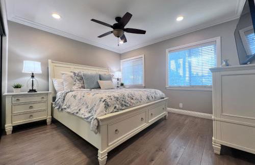 Stunning 8 bedroom 6 bathroom Pool Home - Photo 61