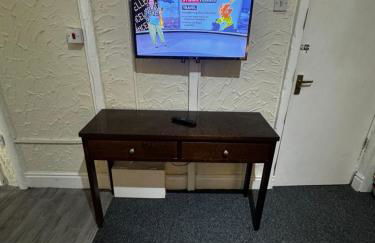 Ground Floor Cute & Cozy - 1 Person Studio - South Pier - Foto 8