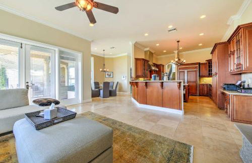 Luxe Wine Country Estate with Orchard-Facing Balcony - Foto 8