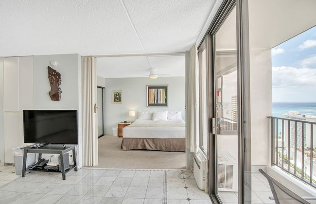 High Rise Ocean View Waikiki Condo, FREE Parking & Wi-Fi by Koko Resort Vacation Rentals - Foto 5