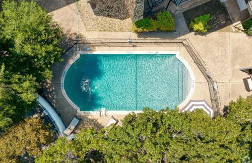 Your Comfy King Suite Getaway - Sleeps 4 - Pool, Prkg - Foto 30