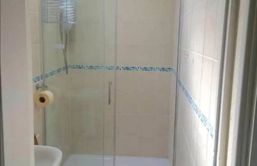 Cosy 2 Bedroom Apartment near Seafront - Photo 7