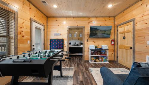 Family or couple retreat next to Downtown, Dollywood & Smoky Mountains! - Foto 3, Game Room