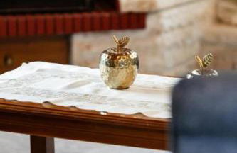 Red Roses-Traditional House - Photo 33