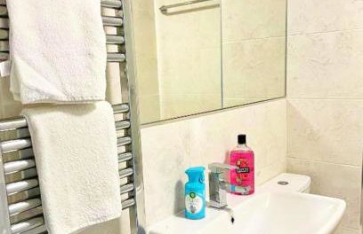 Newbuild - 3 bedrooms, 2 baths,5 mins from airport - Foto 10