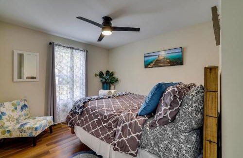 Lakefront Pocono Retreat with Hot Tub and Movie Hub - Foto 19