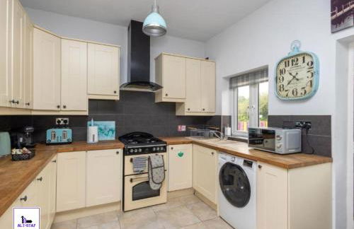 Calder Row by Alt-Stay Contractor Accommodation - 3 Bed Canal Side Contractor Home With Parking, Wi-Fi & Full Kitchen - Ideal For Long stays - Foto 4