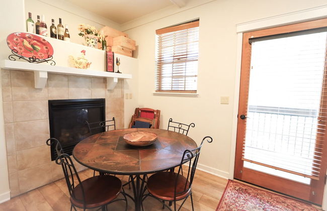 New Downtown Luxury Hideaway Skiing - Photo 8