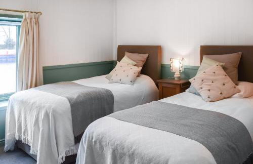 Riverside Retreat - Photo 13