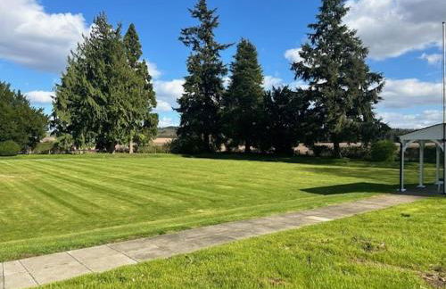 Couples Unique Stay in Bowling Club newly upgraded - Photo 13