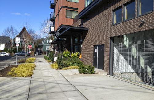 A premier smart condo with parking - Foto 24