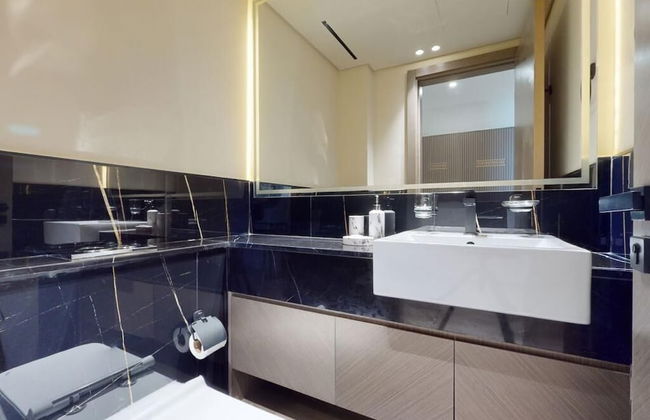 Luxury 3BR Designer Retreat with Parking - Foto 15