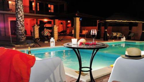 Villa Gioiosa Vacation in Sicily with private fenced pool & hydro-massage Please read, leggete, Host info before requesting - Foto 3, sunbed