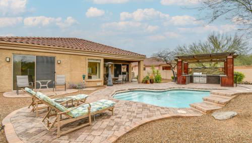 Luxe Couples Retreat with Pool and Outdoor Kitchen! - Foto 2