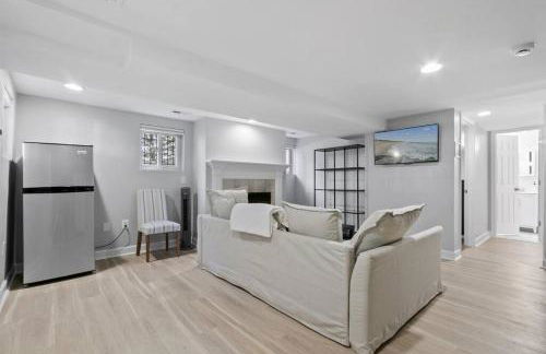 Capitol Hill Stay Like No Other - Photo 35