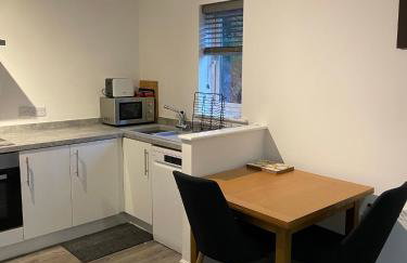 Large 2 bedroom apartment, 4 beds one 1 en-suite, Free parking Nr Chelt Elmore and Quays - Foto 5