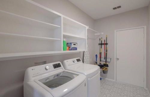 Pearl White Dream Home With Private Pool & Theatre - Foto 43