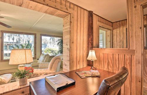 St Johns River Canal Home with Grill! - Foto 6