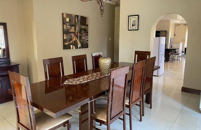 Luxurious 4 bed With Pool in Helensvale - 2255 - Foto 3