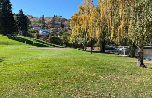 Lakeside luxury with hot tub and pool - Foto 36