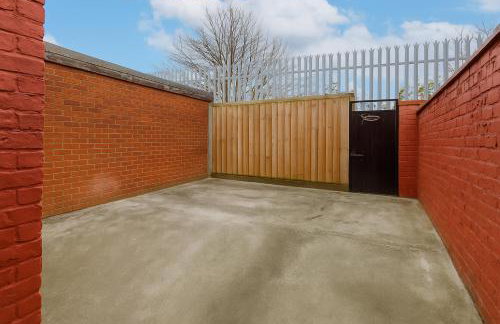 4-Bedroom House sleeps 9 in Liverpool Perfect for Contractors - Free Parking - Fast WiFi - Fully Equipped Kitchen - Hosted by By Hinkley Homes Short Lets & Serviced Accommodation - Foto 17