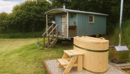 1 Bed Shepherds Hut - Sleeps 2 -wood Fired Hot Tub - Foto 3