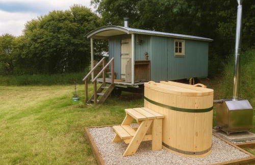 1 Bed Shepherds Hut - Sleeps 2 -wood Fired Hot Tub - Foto 3