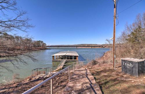 Lakefront Greers Ferry Cabin with Covered Boat Slip! - Foto 30