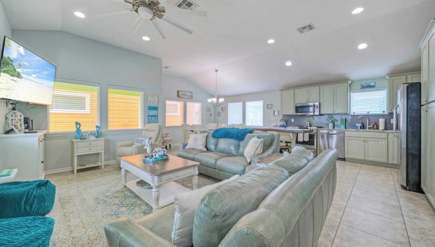 Reel Life Dreams by Avantstay Pool + Near Beach! - Foto 3, Interior