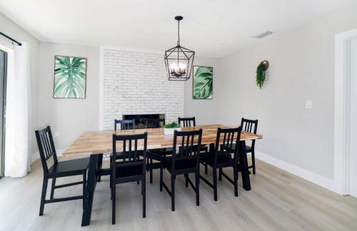 New 6min to 3 Sister Springs, Spacious, Fun with Game Room - Foto 4